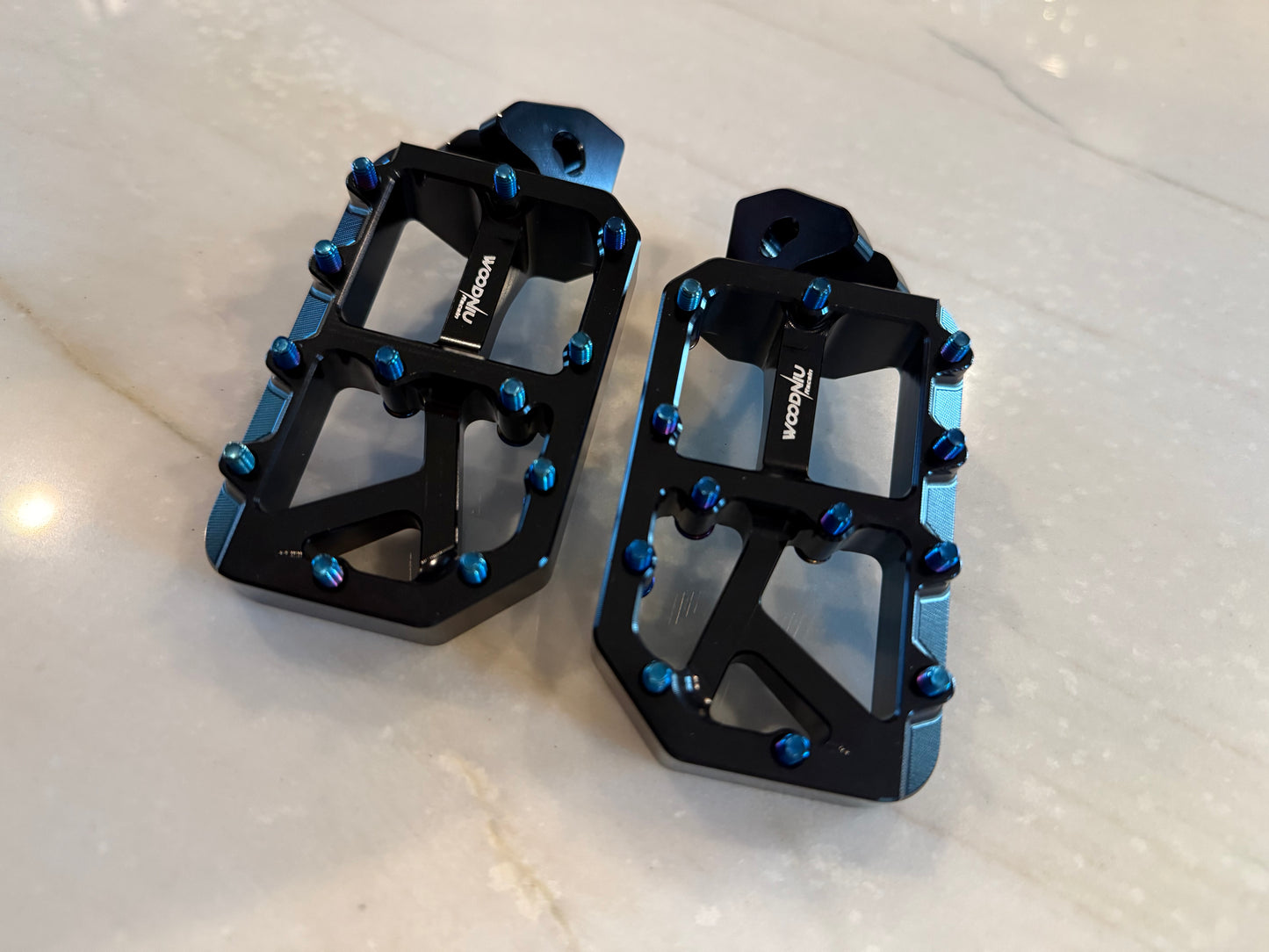 Ultra bee pegs