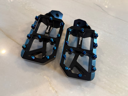 Ultra bee pegs